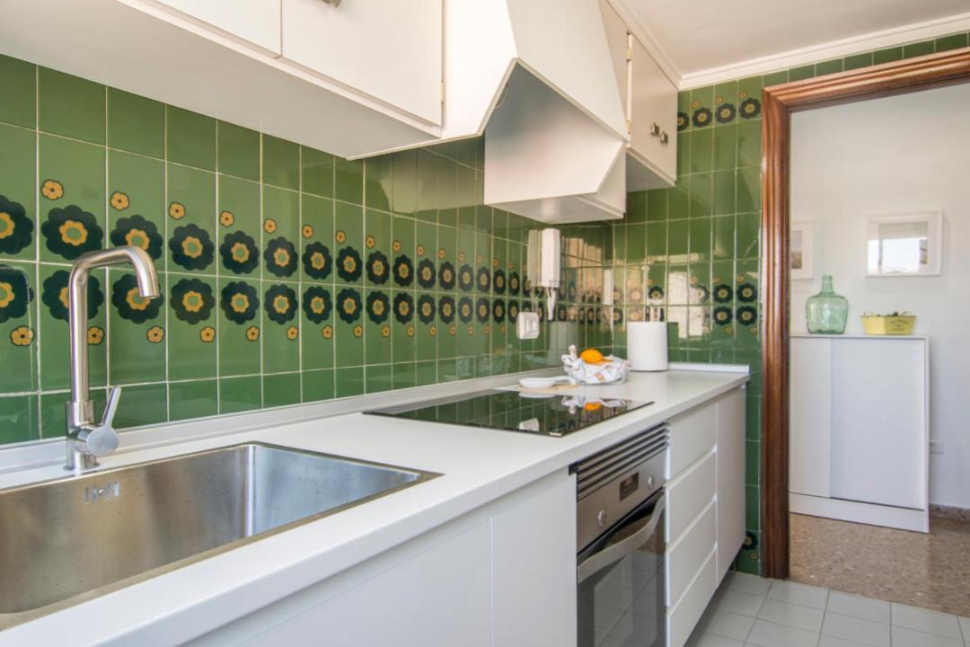 Bright Apartment Steps Away From The Beach Марени Блау Екстериор снимка
