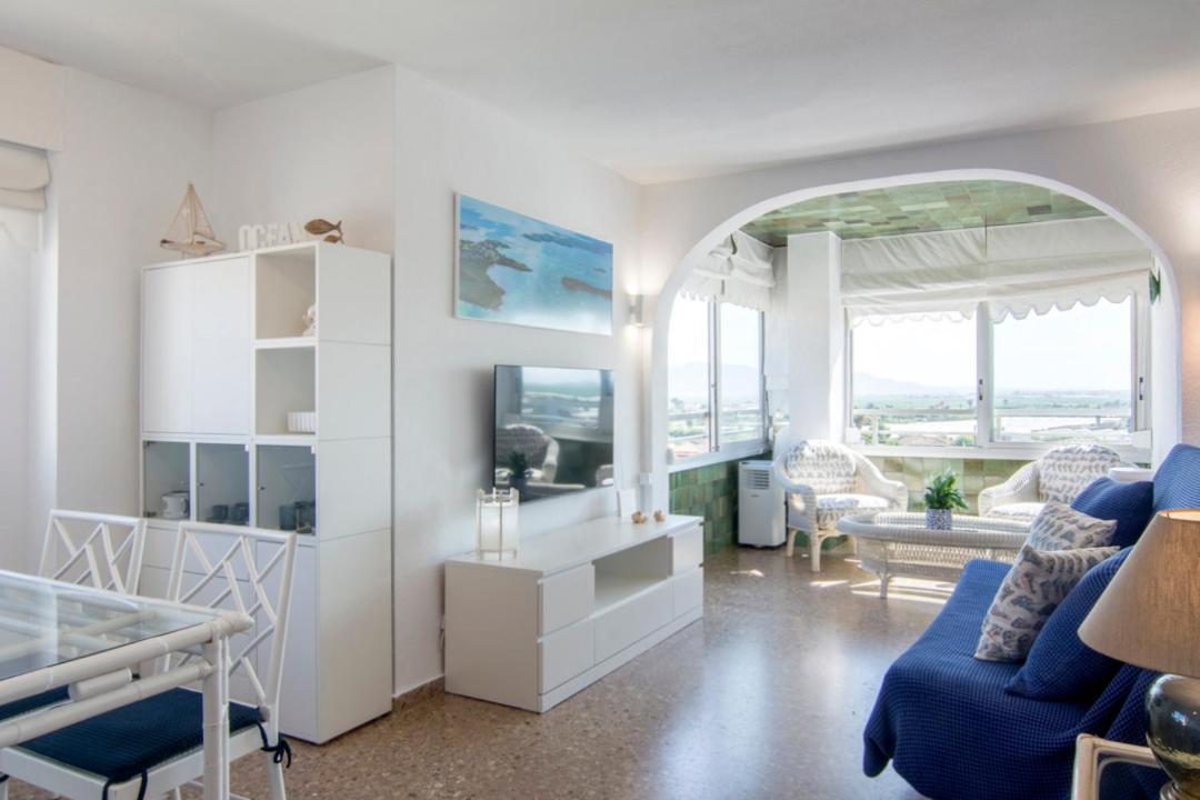 Bright Apartment Steps Away From The Beach Марени Блау Екстериор снимка