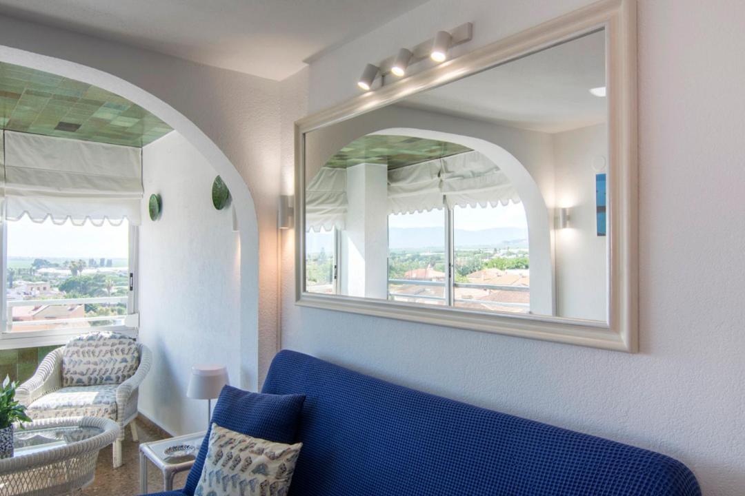 Bright Apartment Steps Away From The Beach Марени Блау Екстериор снимка