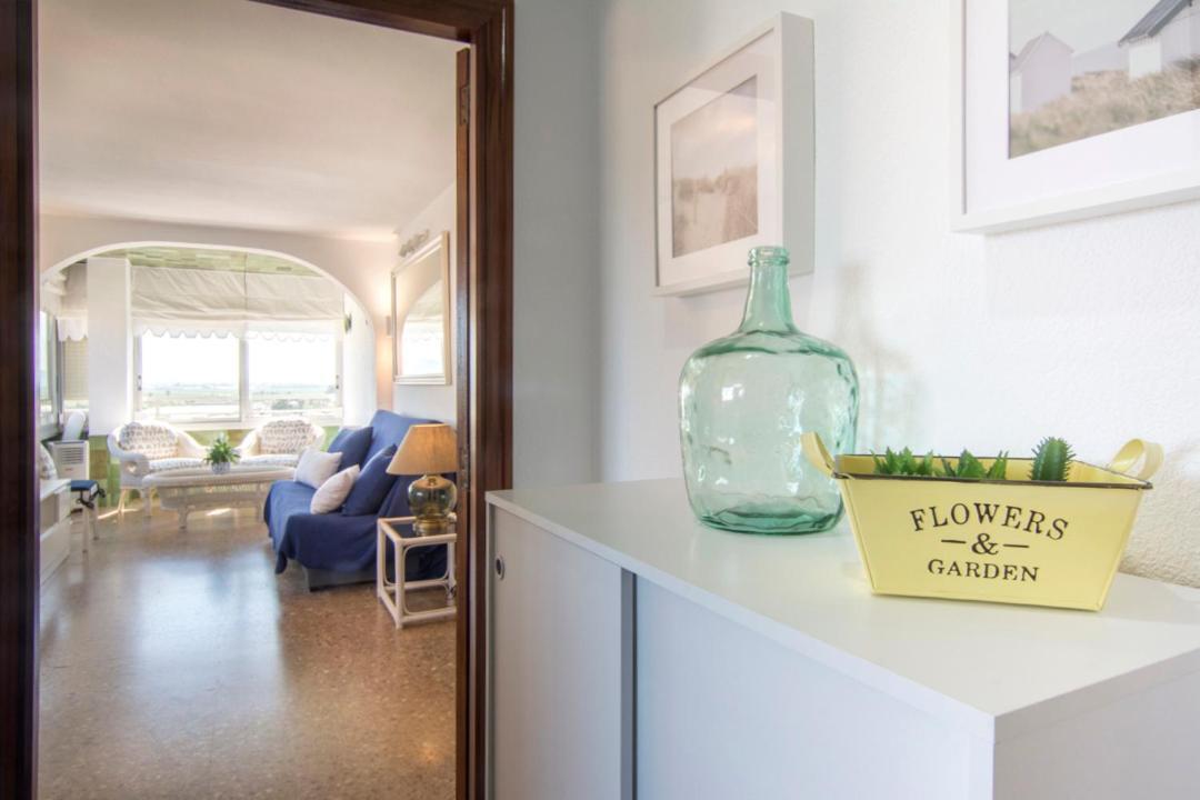 Bright Apartment Steps Away From The Beach Марени Блау Екстериор снимка